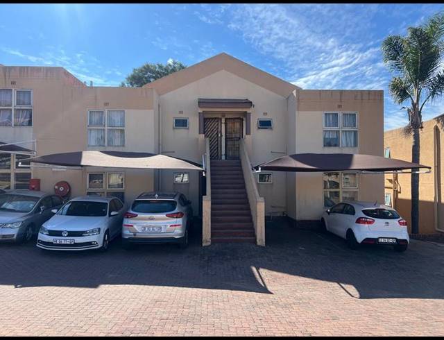 2 BEDROOM TOWNHOUSE FOR SALE IN MEREDALE